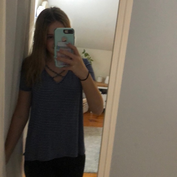 cute soft, summer shirt - Picture 2 of 3